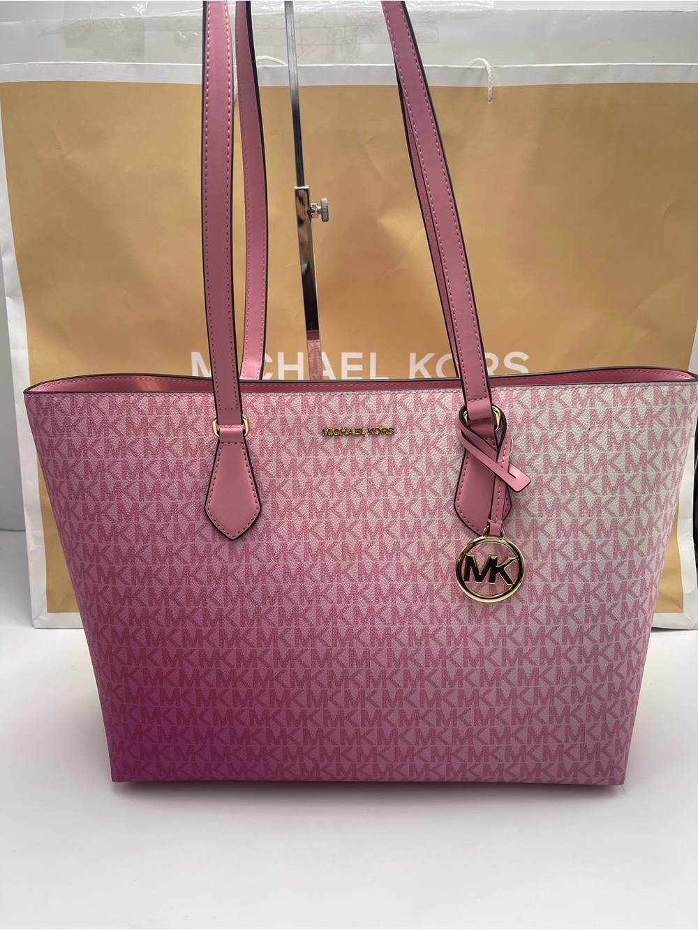 MICHAEL MICHAEL KORS SHEILA
CARNATION LG Multifunctional TOTE bag 
Carnation
NWT